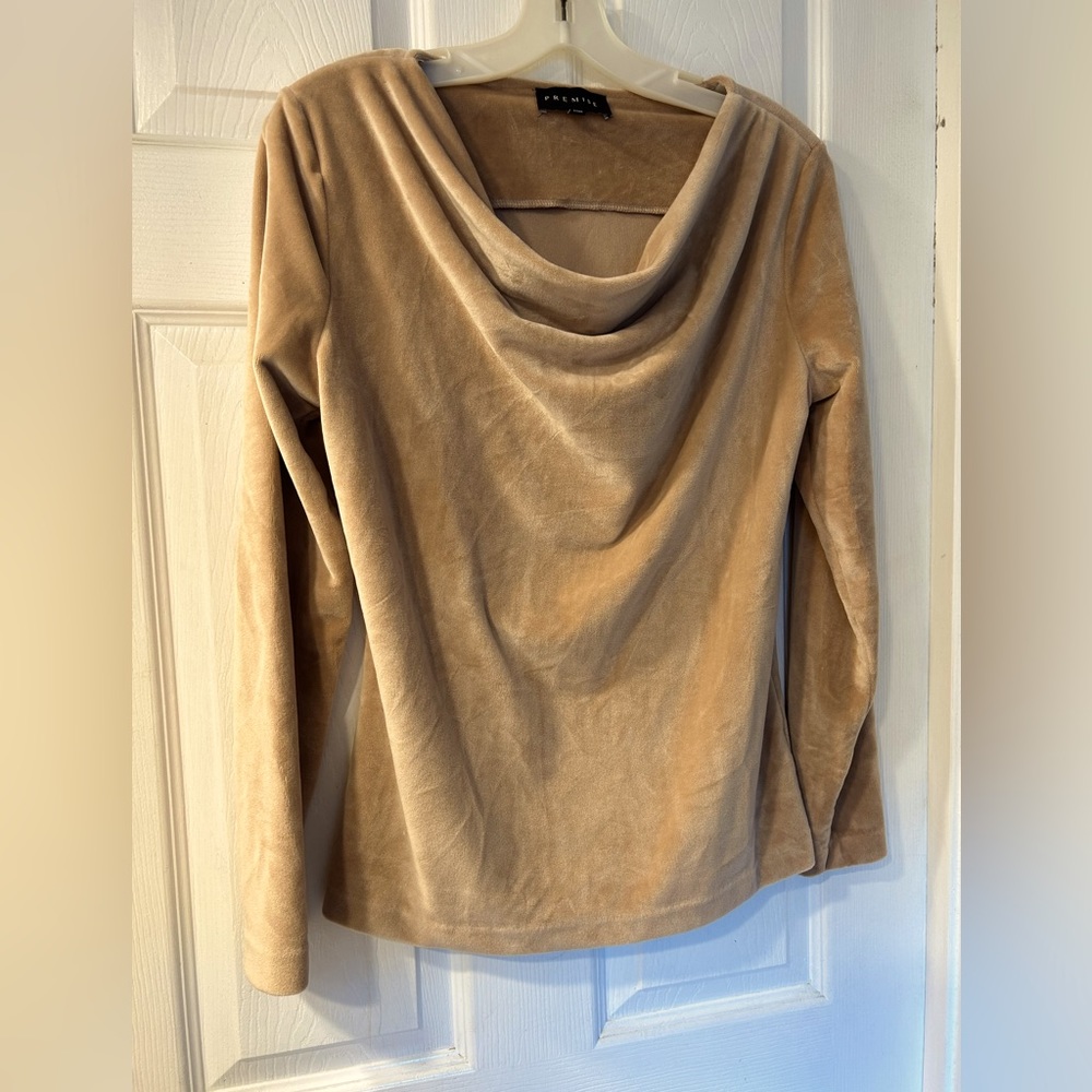 Cute velvety top with flattering neckline. Machine washable- worn once.